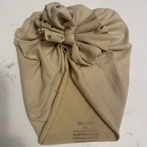 Bunny Knots Size Small EUC